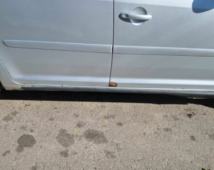 Серый Фольксваген Туран, объемом двигателя 2 л и пробегом 366 тыс. км за 4872 $, фото 3 на Automoto.ua