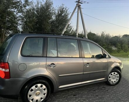 Серый Фольксваген Туран, объемом двигателя 1.6 л и пробегом 290 тыс. км за 4700 $, фото 1 на Automoto.ua