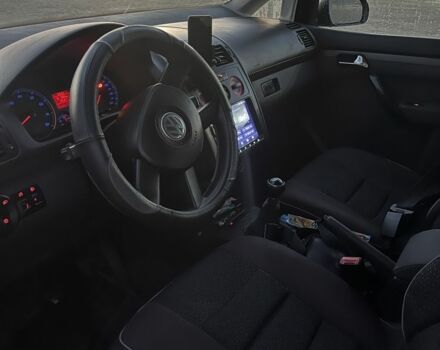 Серый Фольксваген Туран, объемом двигателя 1.6 л и пробегом 290 тыс. км за 4700 $, фото 4 на Automoto.ua