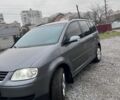 Серый Фольксваген Туран, объемом двигателя 2 л и пробегом 255 тыс. км за 5000 $, фото 1 на Automoto.ua