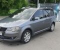 Серый Фольксваген Туран, объемом двигателя 2 л и пробегом 280 тыс. км за 5850 $, фото 1 на Automoto.ua