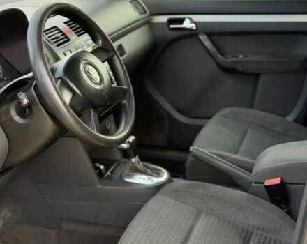 Сірий Фольксваген Туран, об'ємом двигуна 2 л та пробігом 380 тис. км за 3199 $, фото 6 на Automoto.ua