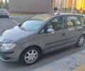 Сірий Фольксваген Туран, об'ємом двигуна 1 л та пробігом 227 тис. км за 6999 $, фото 1 на Automoto.ua