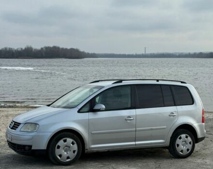 Сірий Фольксваген Туран, об'ємом двигуна 2 л та пробігом 380 тис. км за 3199 $, фото 3 на Automoto.ua