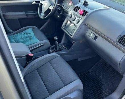 Серый Фольксваген Туран, объемом двигателя 2 л и пробегом 306 тыс. км за 6900 $, фото 2 на Automoto.ua