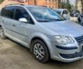 Серый Фольксваген Туран, объемом двигателя 2 л и пробегом 160 тыс. км за 5300 $, фото 1 на Automoto.ua
