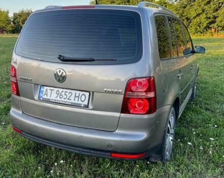 Серый Фольксваген Туран, объемом двигателя 2 л и пробегом 306 тыс. км за 6900 $, фото 4 на Automoto.ua