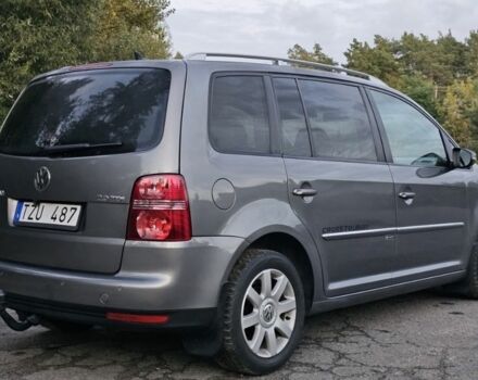 Серый Фольксваген Туран, объемом двигателя 2 л и пробегом 334 тыс. км за 8800 $, фото 5 на Automoto.ua