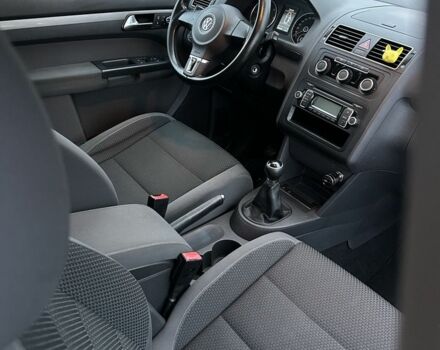 Серый Фольксваген Туран, объемом двигателя 1.6 л и пробегом 248 тыс. км за 10300 $, фото 2 на Automoto.ua