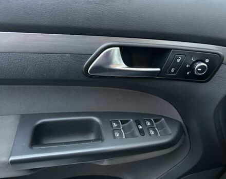 Серый Фольксваген Туран, объемом двигателя 1.6 л и пробегом 248 тыс. км за 10300 $, фото 4 на Automoto.ua