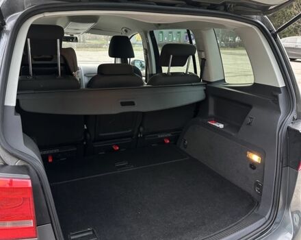 Серый Фольксваген Туран, объемом двигателя 2 л и пробегом 132 тыс. км за 13800 $, фото 14 на Automoto.ua