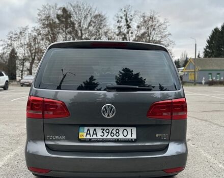 Серый Фольксваген Туран, объемом двигателя 2 л и пробегом 132 тыс. км за 13800 $, фото 3 на Automoto.ua