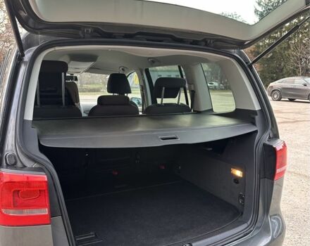 Серый Фольксваген Туран, объемом двигателя 2 л и пробегом 132 тыс. км за 13800 $, фото 15 на Automoto.ua