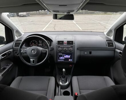 Серый Фольксваген Туран, объемом двигателя 2 л и пробегом 132 тыс. км за 13800 $, фото 5 на Automoto.ua