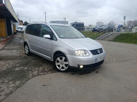 Сірий Фольксваген Туран, об'ємом двигуна 2 л та пробігом 180 тис. км за 2600 $, фото 1 на Automoto.ua