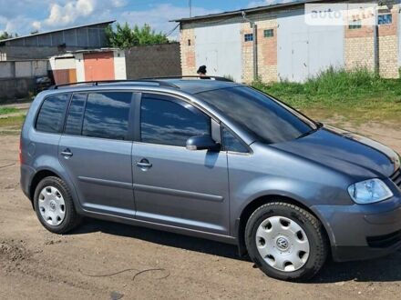 Фольксваген Туран 2003 в Глухове на Automoto.ua Серый Фольксваген Туран, объемом двигателя 0 л и пробегом 130 тыс. км за 5800 $, фото 1 на Automoto.ua
