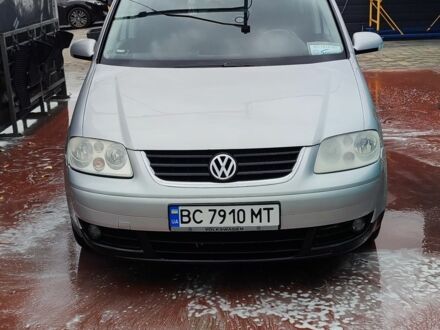 Серый Фольксваген Туран, объемом двигателя 1.6 л и пробегом 359 тыс. км за 3500 $, фото 1 на Automoto.ua