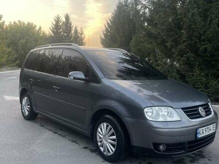 Сірий Фольксваген Туран, об'ємом двигуна 2 л та пробігом 270 тис. км за 5200 $, фото 1 на Automoto.ua