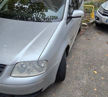 Серый Фольксваген Туран, объемом двигателя 1.6 л и пробегом 265 тыс. км за 5100 $, фото 1 на Automoto.ua