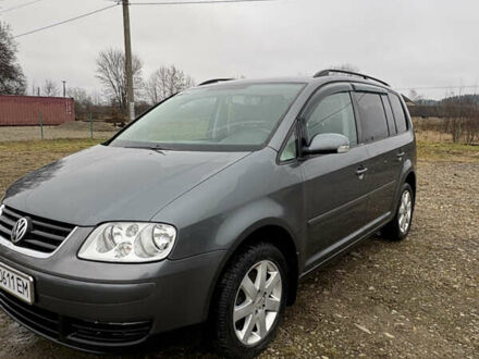 Серый Фольксваген Туран, объемом двигателя 1.9 л и пробегом 290 тыс. км за 6150 $, фото 1 на Automoto.ua