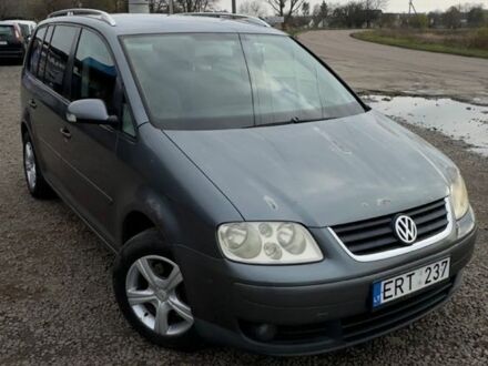 Серый Фольксваген Туран, объемом двигателя 1.9 л и пробегом 225 тыс. км за 3500 $, фото 1 на Automoto.ua