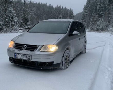 Серый Фольксваген Туран, объемом двигателя 1.6 л и пробегом 250 тыс. км за 3650 $, фото 1 на Automoto.ua