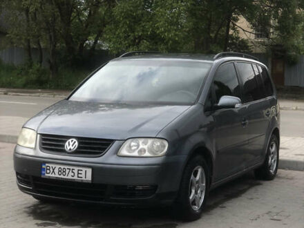 Фольксваген Туран 2003 в Каменце-Подольском на Automoto.ua Серый Фольксваген Туран, объемом двигателя 1.9 л и пробегом 350 тыс. км за 5300 $, фото 1 на Automoto.ua