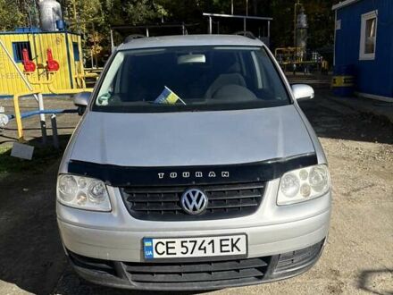 Серый Фольксваген Туран, объемом двигателя 1.6 л и пробегом 270 тыс. км за 5600 $, фото 1 на Automoto.ua