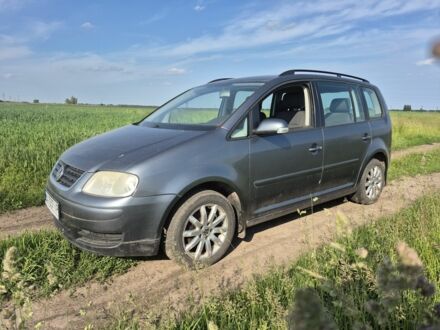 Фольксваген Туран 2003 у Києві на Automoto.ua Сірий Фольксваген Туран, об'ємом двигуна 1.6 л та пробігом 250 тис. км за 4990 $, фото 1 на Automoto.ua