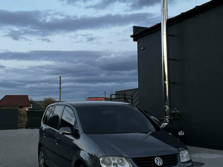 Сірий Фольксваген Туран, об'ємом двигуна 1.6 л та пробігом 270 тис. км за 5100 $, фото 1 на Automoto.ua