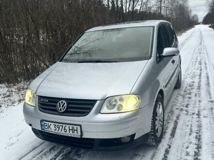 Сірий Фольксваген Туран, об'ємом двигуна 1.6 л та пробігом 290 тис. км за 4450 $, фото 1 на Automoto.ua