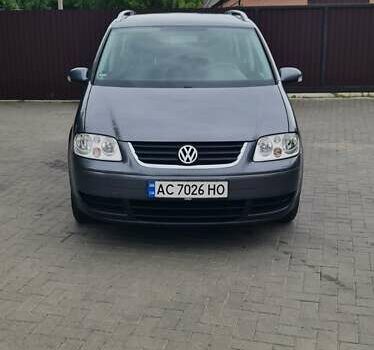 Серый Фольксваген Туран, объемом двигателя 1.6 л и пробегом 227 тыс. км за 5300 $, фото 1 на Automoto.ua