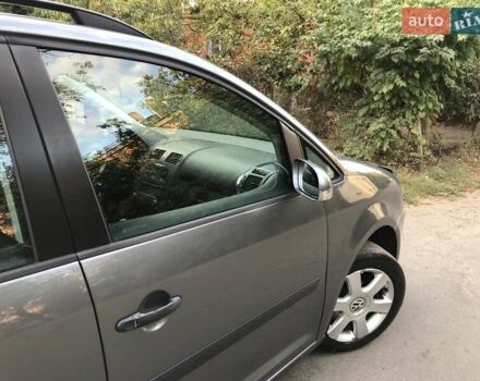 Серый Фольксваген Туран, объемом двигателя 1.6 л и пробегом 232 тыс. км за 5850 $, фото 1 на Automoto.ua