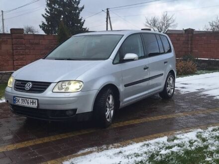 Серый Фольксваген Туран, объемом двигателя 1.6 л и пробегом 278 тыс. км за 4200 $, фото 1 на Automoto.ua