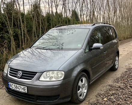 Серый Фольксваген Туран, объемом двигателя 1.9 л и пробегом 300 тыс. км за 5500 $, фото 1 на Automoto.ua