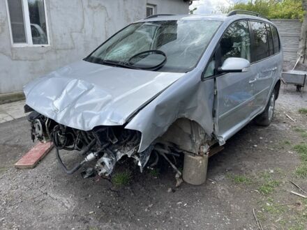 Фольксваген Туран 2004 в Виннице на Automoto.ua Серый Фольксваген Туран, объемом двигателя 1.6 л и пробегом 185 тыс. км за 600 $, фото 1 на Automoto.ua