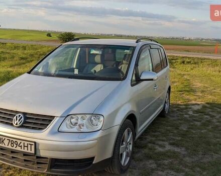Серый Фольксваген Туран, объемом двигателя 1.9 л и пробегом 300 тыс. км за 5100 $, фото 1 на Automoto.ua