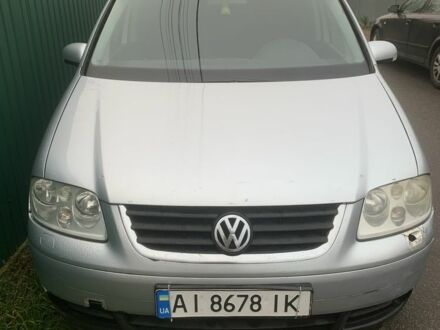 Серый Фольксваген Туран, объемом двигателя 2 л и пробегом 280 тыс. км за 3572 $, фото 1 на Automoto.ua