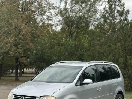 Фольксваген Туран 2004 у Славянске на Automoto.ua Сірий Фольксваген Туран, об'ємом двигуна 2 л та пробігом 300 тис. км за 3250 $, фото 1 на Automoto.ua
