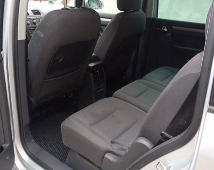 Серый Фольксваген Туран, объемом двигателя 1.6 л и пробегом 220 тыс. км за 5100 $, фото 1 на Automoto.ua