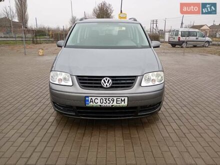 Серый Фольксваген Туран, объемом двигателя 1.6 л и пробегом 238 тыс. км за 4299 $, фото 1 на Automoto.ua