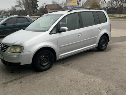 Серый Фольксваген Туран, объемом двигателя 1.9 л и пробегом 330 тыс. км за 2300 $, фото 1 на Automoto.ua