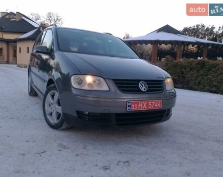 Серый Фольксваген Туран, объемом двигателя 1.6 л и пробегом 239 тыс. км за 5250 $, фото 1 на Automoto.ua