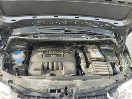 Серый Фольксваген Туран, объемом двигателя 0 л и пробегом 227 тыс. км за 6500 $, фото 1 на Automoto.ua
