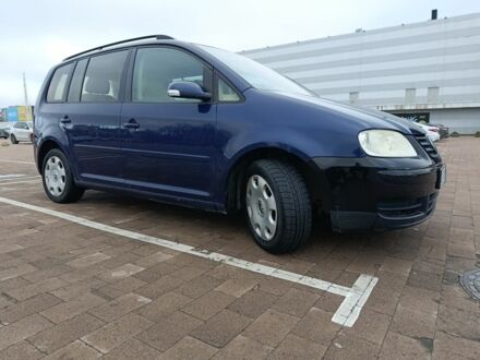 Сірий Фольксваген Туран, об'ємом двигуна 2 л та пробігом 300 тис. км за 2349 $, фото 1 на Automoto.ua