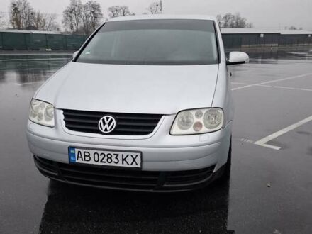 Серый Фольксваген Туран, объемом двигателя 1.6 л и пробегом 207 тыс. км за 5700 $, фото 1 на Automoto.ua