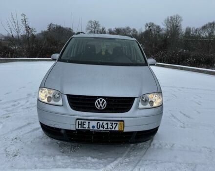 Серый Фольксваген Туран, объемом двигателя 2 л и пробегом 300 тыс. км за 3500 $, фото 1 на Automoto.ua