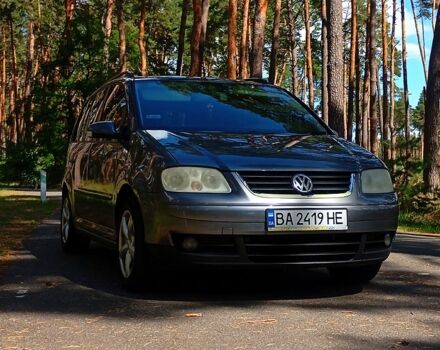 Серый Фольксваген Туран, объемом двигателя 1.6 л и пробегом 350 тыс. км за 5300 $, фото 1 на Automoto.ua