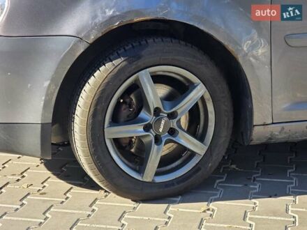 Серый Фольксваген Туран, объемом двигателя 2 л и пробегом 358 тыс. км за 4500 $, фото 1 на Automoto.ua