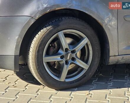 Серый Фольксваген Туран, объемом двигателя 2 л и пробегом 358 тыс. км за 4500 $, фото 1 на Automoto.ua